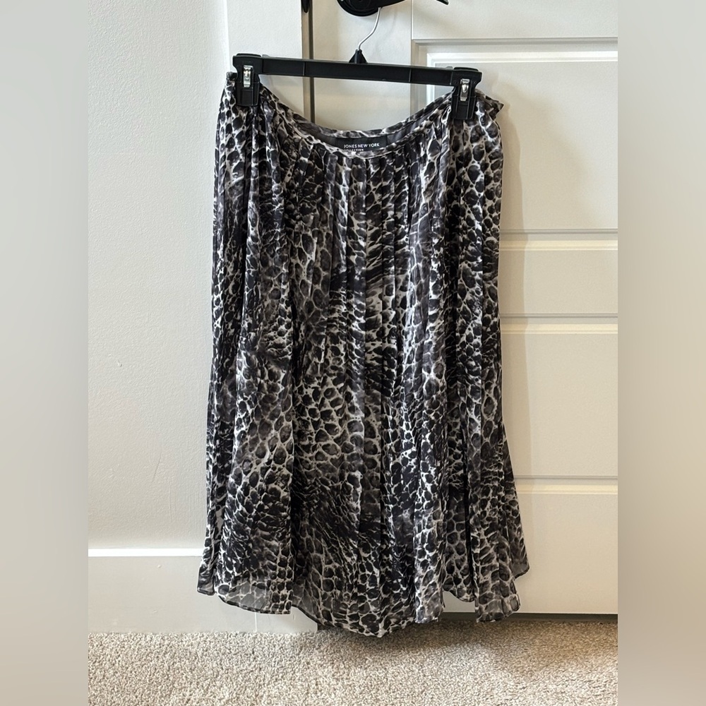 Jones New York Black and Gray Animal Print Skirt